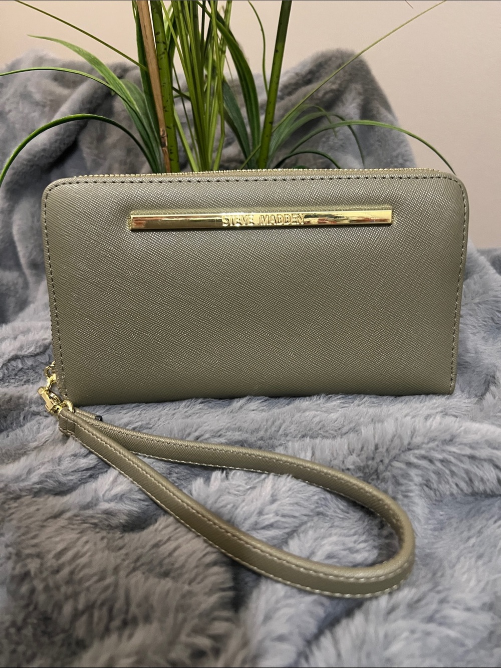 Steve Madden Gray Wristlet Clutch with Gold Hardware